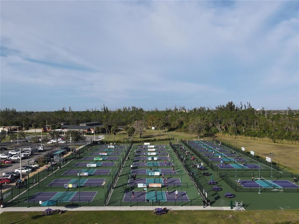 For Sale: $699,900 (4 beds, 3 baths, 2616 Square Feet)