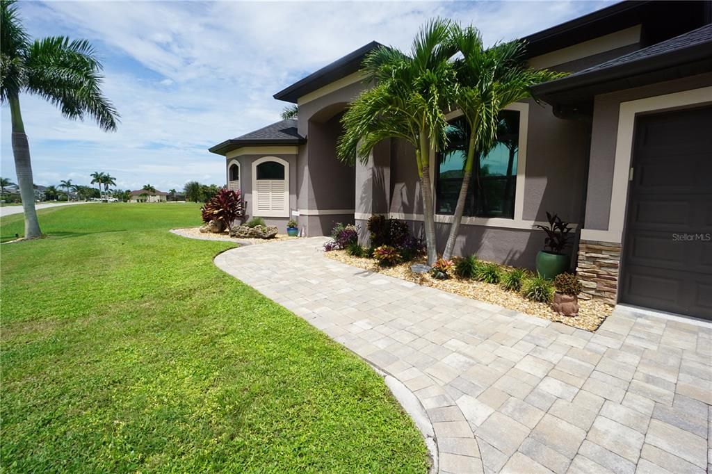 For Sale: $699,900 (4 beds, 3 baths, 2616 Square Feet)