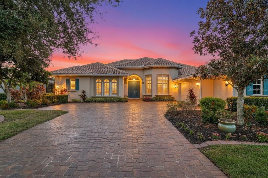 For Sale: $1,075,000 (3 beds, 3 baths, 3136 Square Feet)