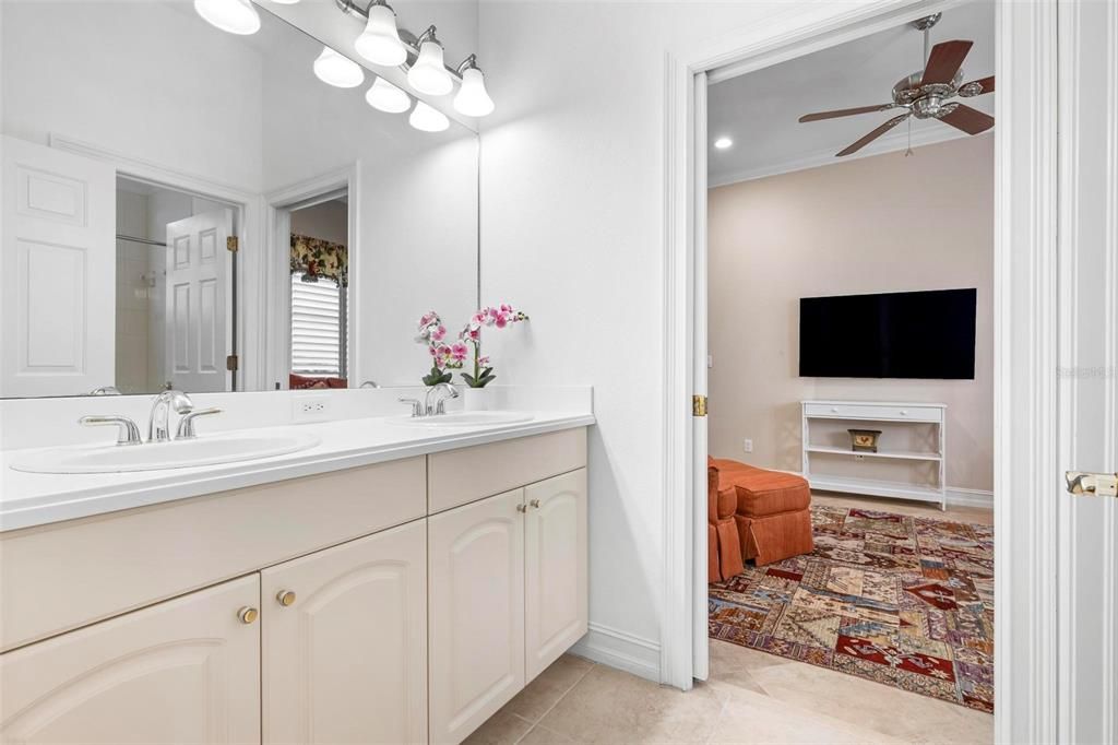 For Sale: $1,075,000 (3 beds, 3 baths, 3136 Square Feet)