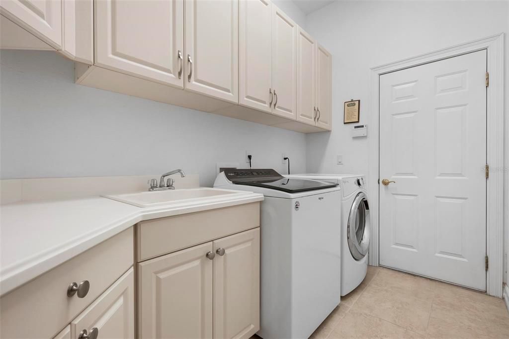 For Sale: $1,075,000 (3 beds, 3 baths, 3136 Square Feet)