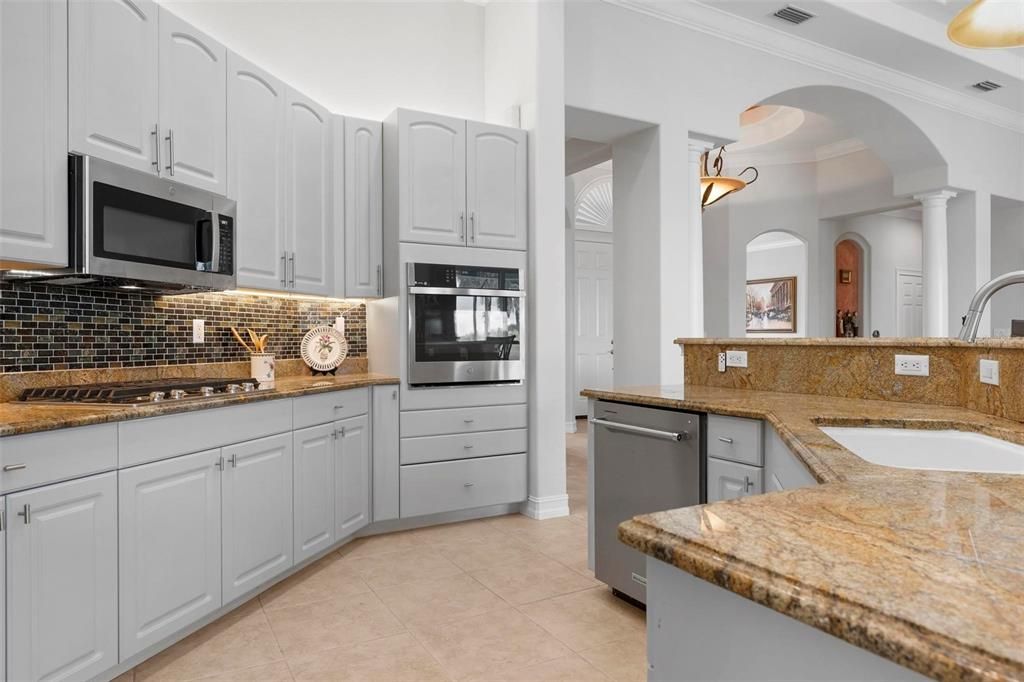 For Sale: $1,075,000 (3 beds, 3 baths, 3136 Square Feet)