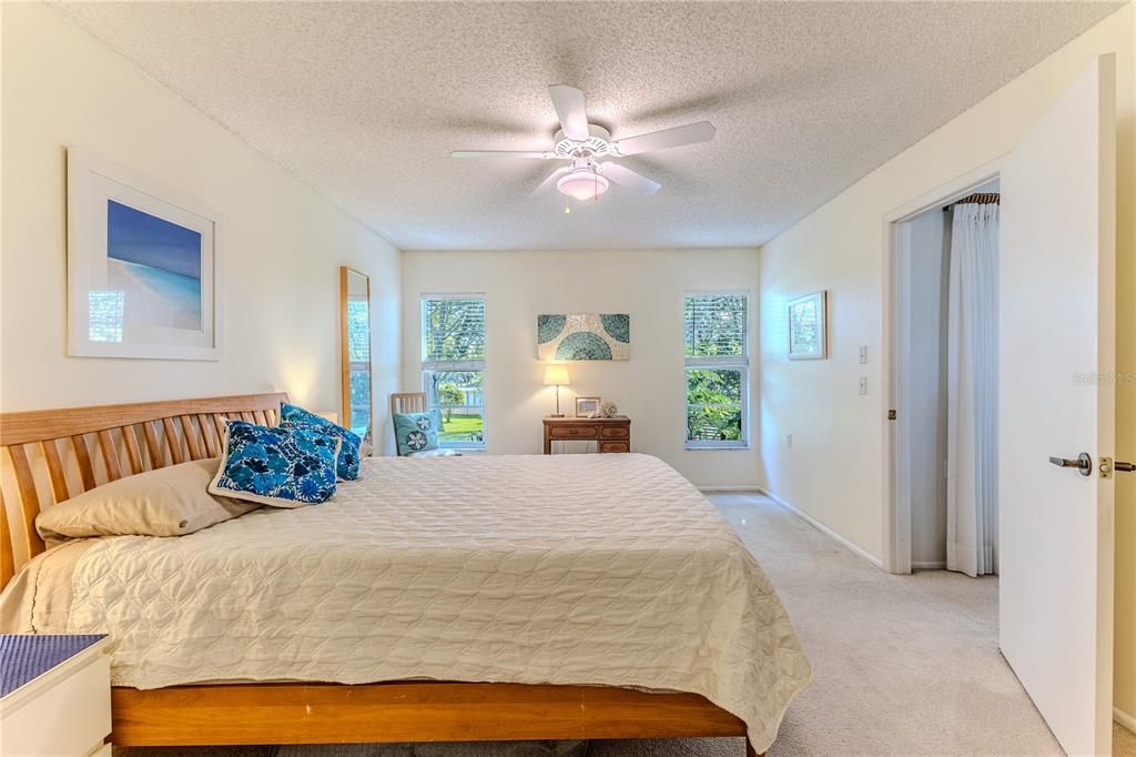 Active With Contract: $239,000 (2 beds, 2 baths, 1298 Square Feet)