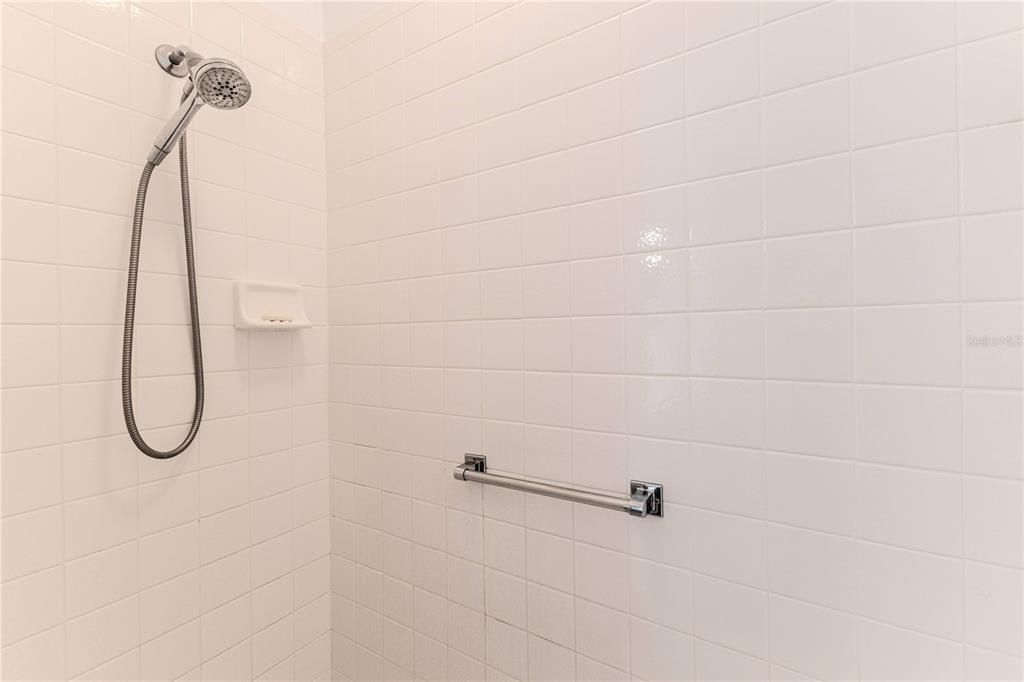 Active With Contract: $239,000 (2 beds, 2 baths, 1298 Square Feet)