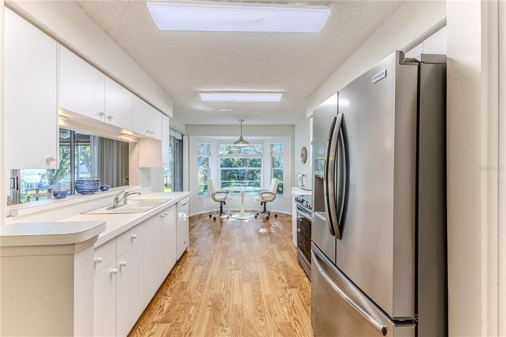 Active With Contract: $239,000 (2 beds, 2 baths, 1298 Square Feet)