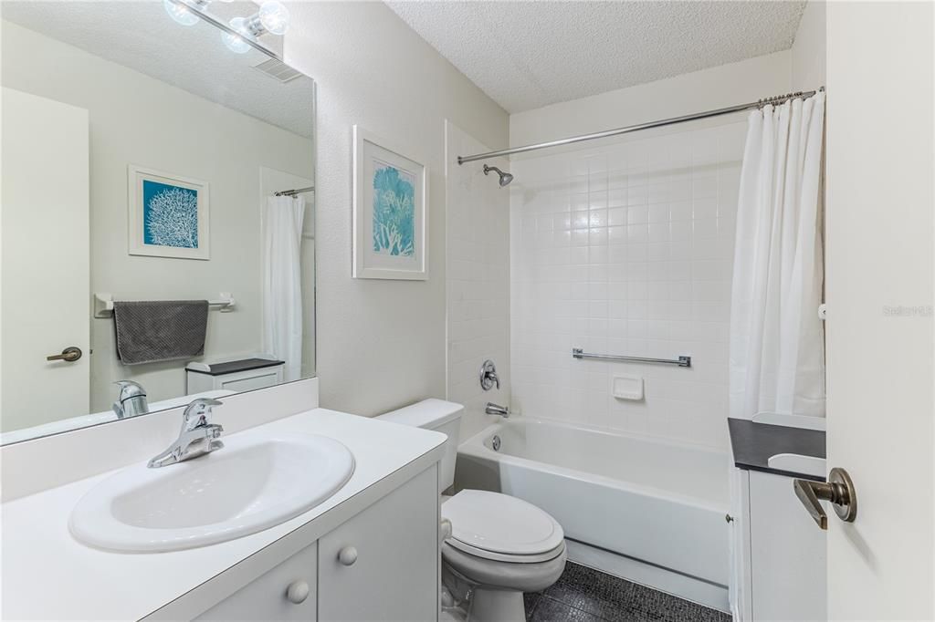 Active With Contract: $239,000 (2 beds, 2 baths, 1298 Square Feet)