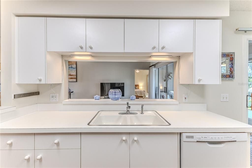 Active With Contract: $239,000 (2 beds, 2 baths, 1298 Square Feet)