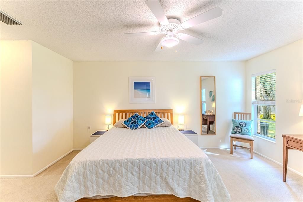 Active With Contract: $239,000 (2 beds, 2 baths, 1298 Square Feet)