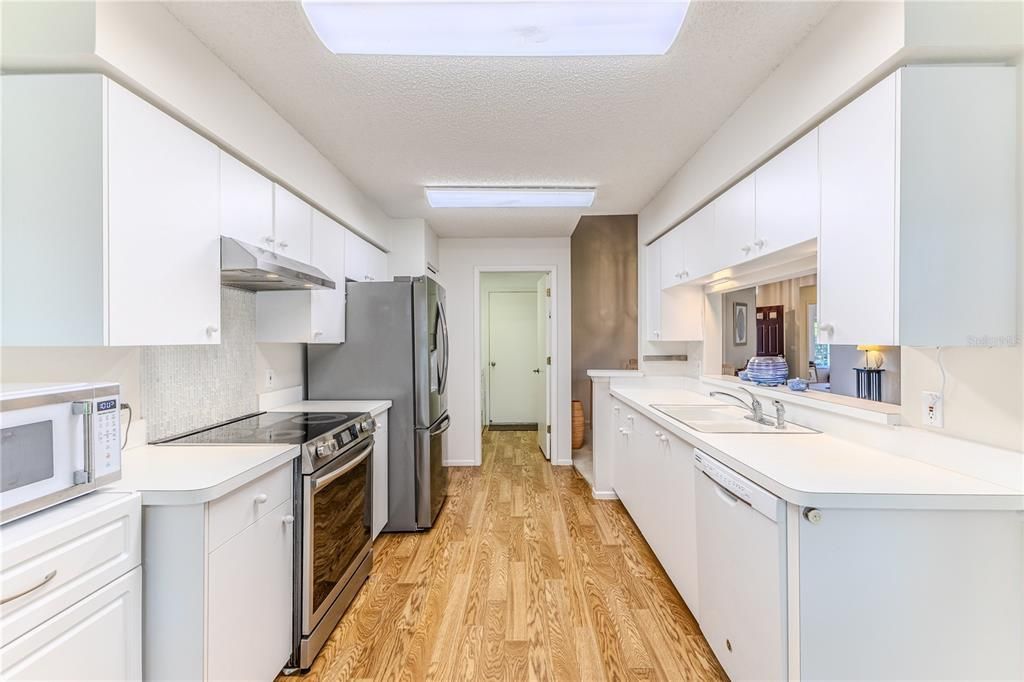 Active With Contract: $239,000 (2 beds, 2 baths, 1298 Square Feet)