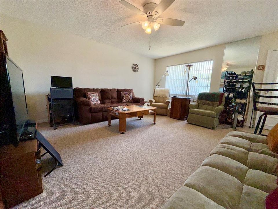 For Sale: $115,000 (2 beds, 2 baths, 984 Square Feet)