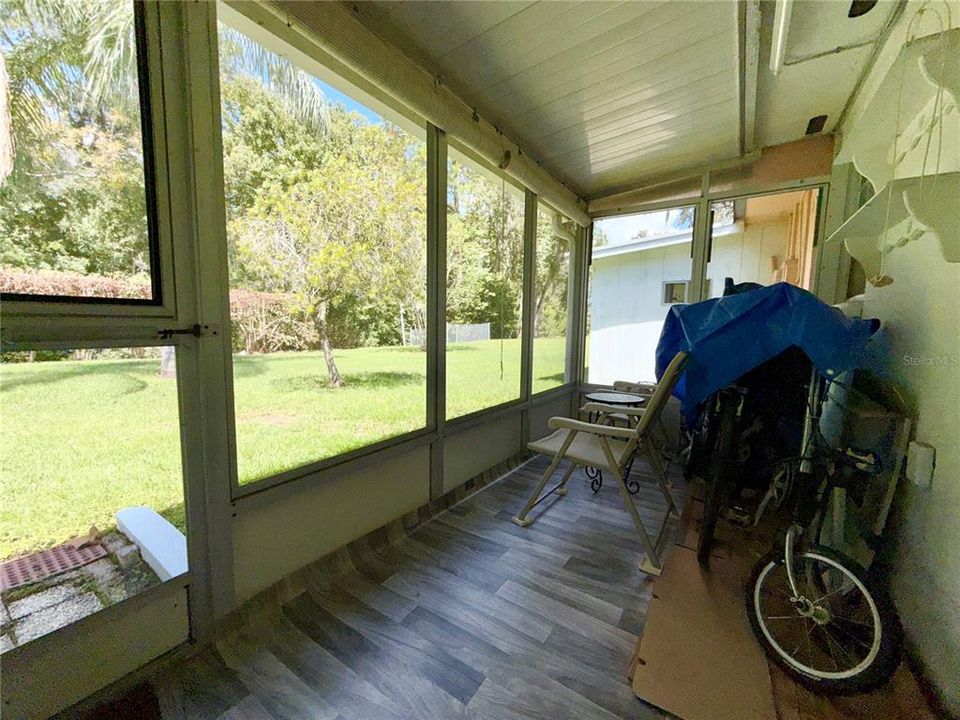 For Sale: $115,000 (2 beds, 2 baths, 984 Square Feet)