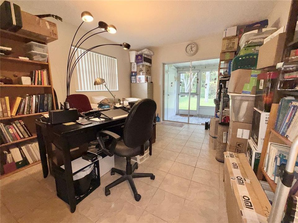 For Sale: $115,000 (2 beds, 2 baths, 984 Square Feet)