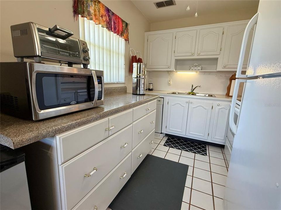 For Sale: $115,000 (2 beds, 2 baths, 984 Square Feet)