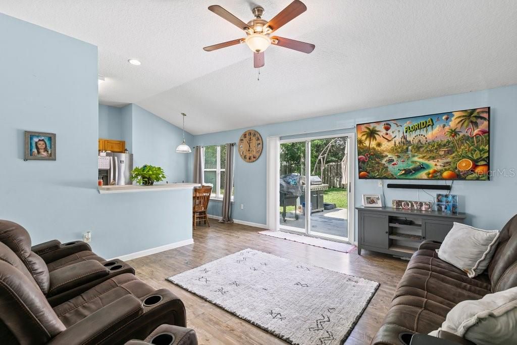 En Venta: $345,000 (3 camas, 2 baños, 1613 Pies cuadrados)