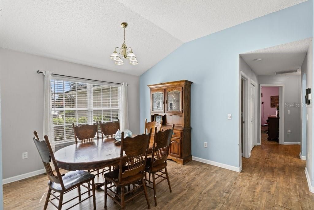 En Venta: $345,000 (3 camas, 2 baños, 1613 Pies cuadrados)