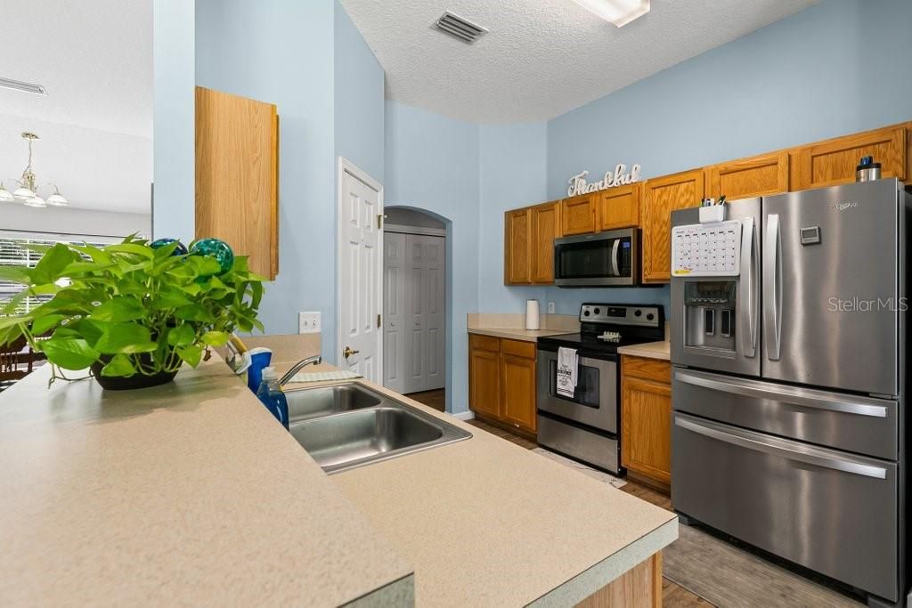 En Venta: $345,000 (3 camas, 2 baños, 1613 Pies cuadrados)