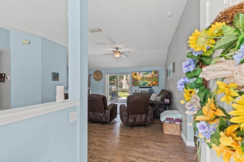 En Venta: $345,000 (3 camas, 2 baños, 1613 Pies cuadrados)