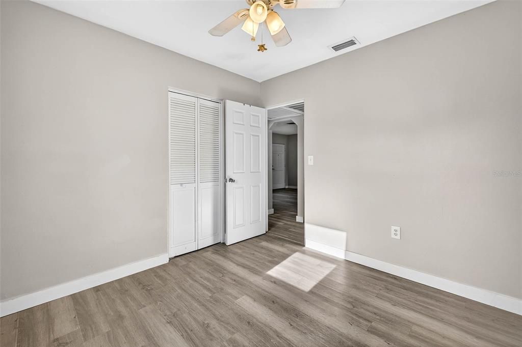Active With Contract: $2,195 (2 beds, 1 baths, 1077 Square Feet)
