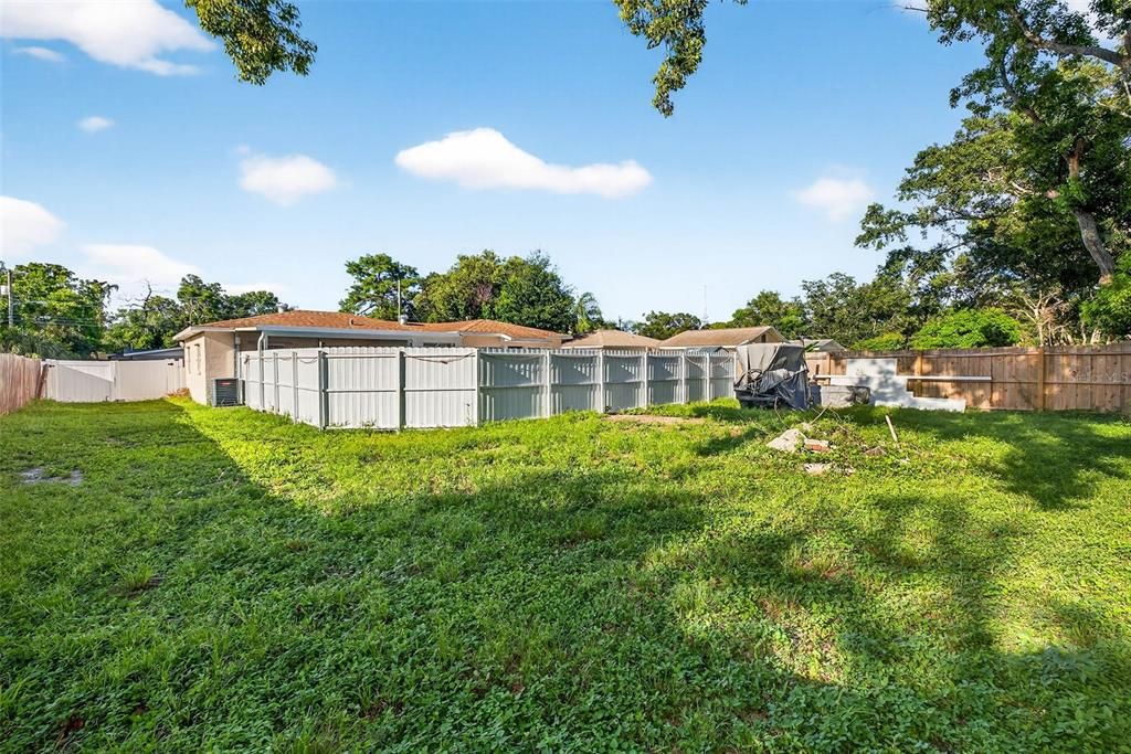 Active With Contract: $2,195 (2 beds, 1 baths, 1077 Square Feet)