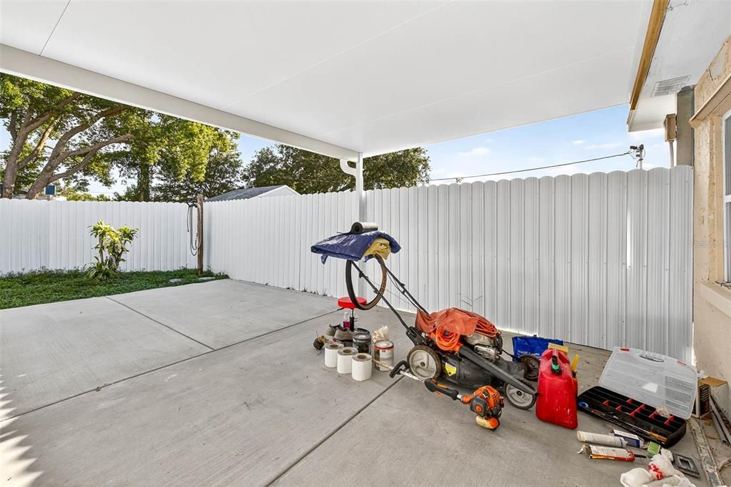 Active With Contract: $2,195 (2 beds, 1 baths, 1077 Square Feet)