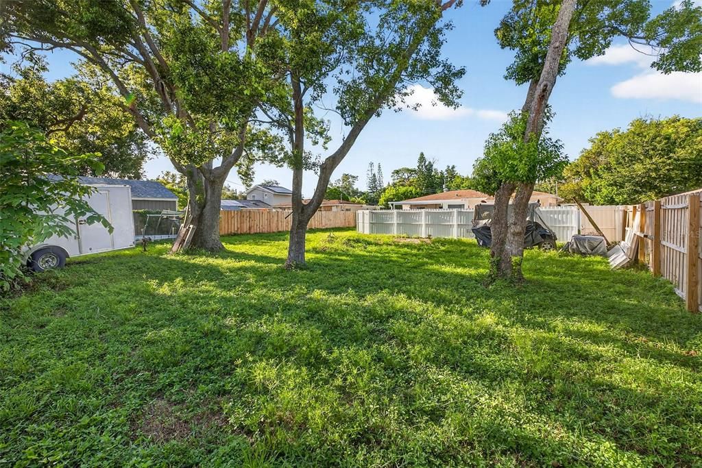 Active With Contract: $2,195 (2 beds, 1 baths, 1077 Square Feet)