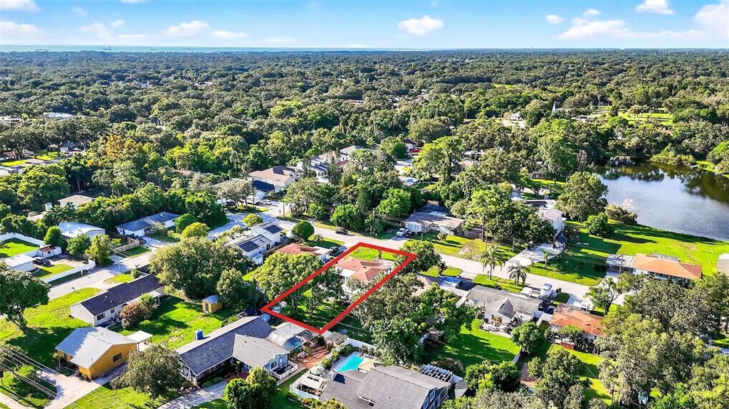 Active With Contract: $2,195 (2 beds, 1 baths, 1077 Square Feet)