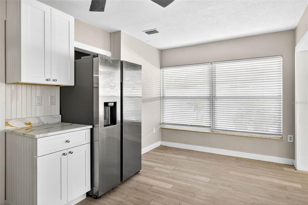 Active With Contract: $2,195 (2 beds, 1 baths, 1077 Square Feet)