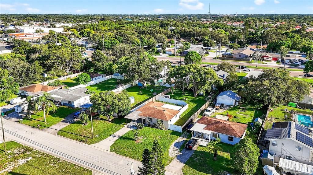 Active With Contract: $2,195 (2 beds, 1 baths, 1077 Square Feet)