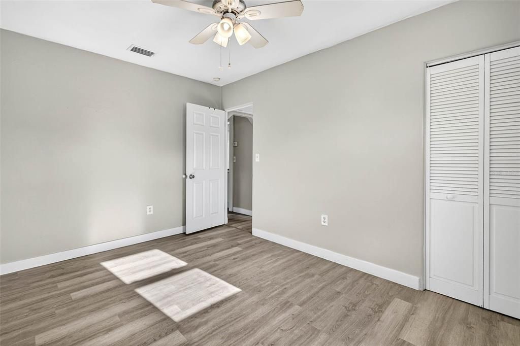 Active With Contract: $2,195 (2 beds, 1 baths, 1077 Square Feet)