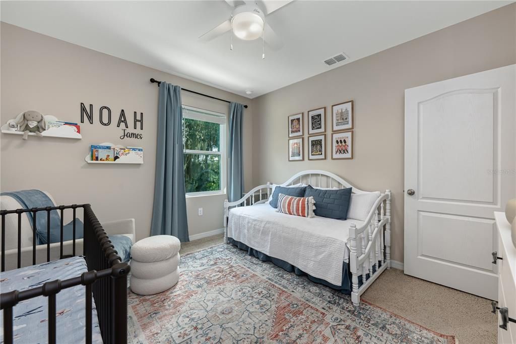 合同活跃: $450,000 (4 贝兹, 2 浴室, 2432 平方英尺)