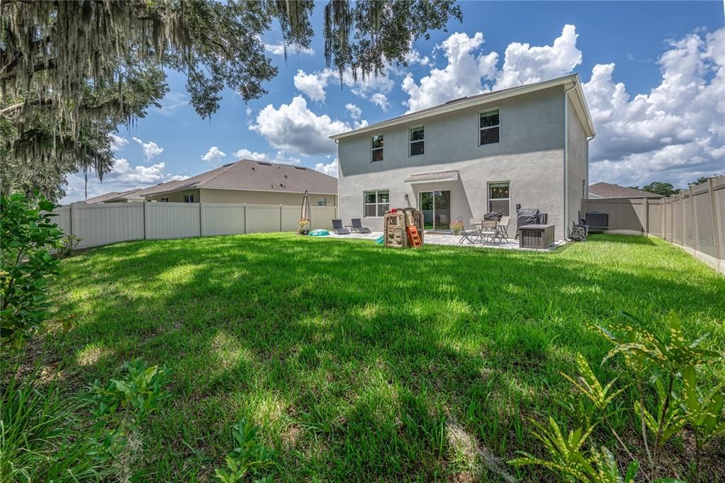 合同活跃: $450,000 (4 贝兹, 2 浴室, 2432 平方英尺)