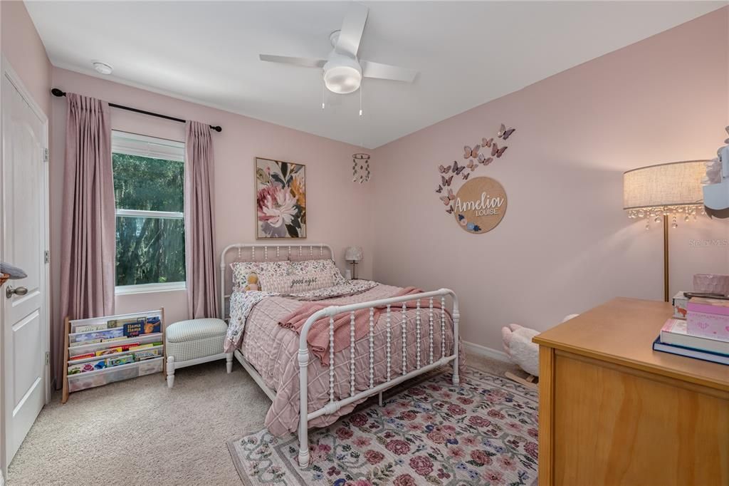 合同活跃: $450,000 (4 贝兹, 2 浴室, 2432 平方英尺)