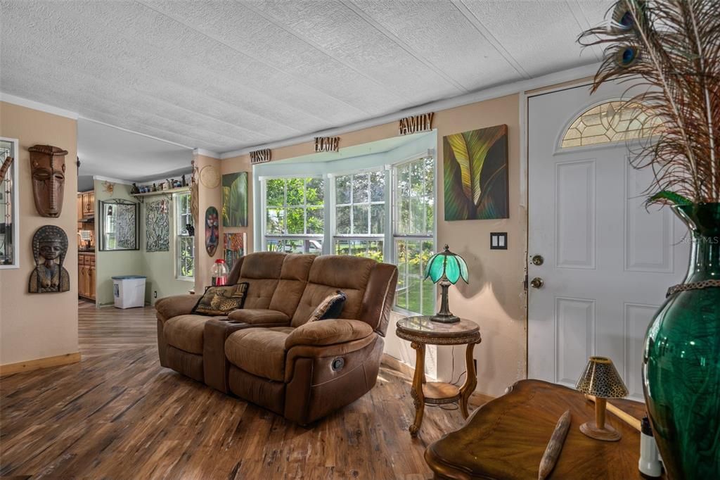 待售: $239,000 (3 贝兹, 2 浴室, 1512 平方英尺)