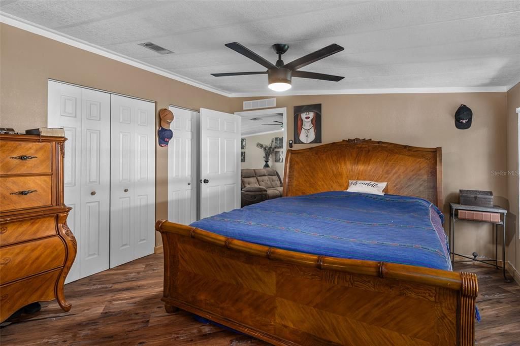 待售: $239,000 (3 贝兹, 2 浴室, 1512 平方英尺)