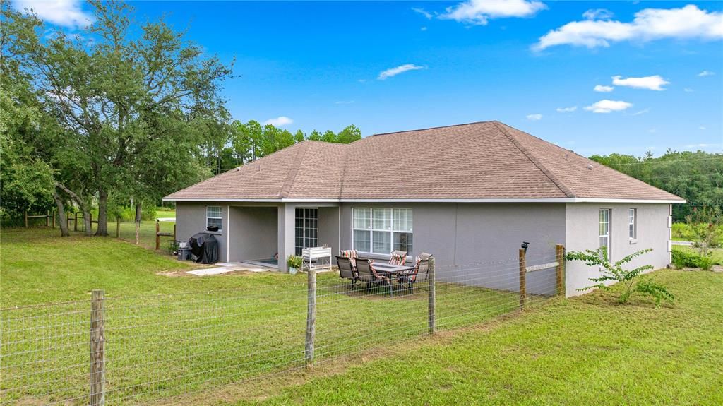 Active With Contract: $324,900 (3 beds, 2 baths, 1635 Square Feet)