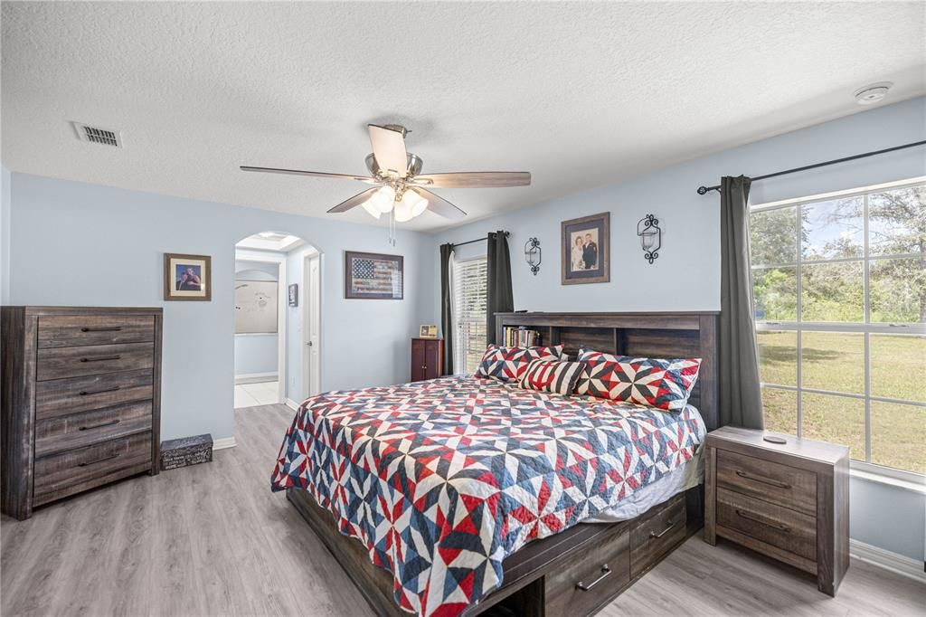 Active With Contract: $324,900 (3 beds, 2 baths, 1635 Square Feet)