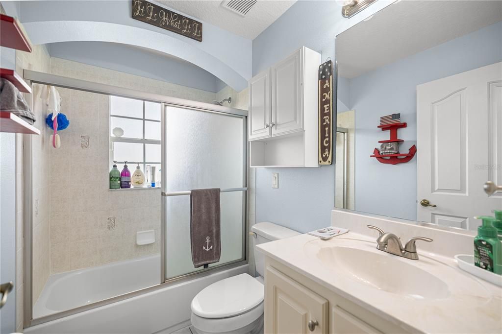 Active With Contract: $324,900 (3 beds, 2 baths, 1635 Square Feet)