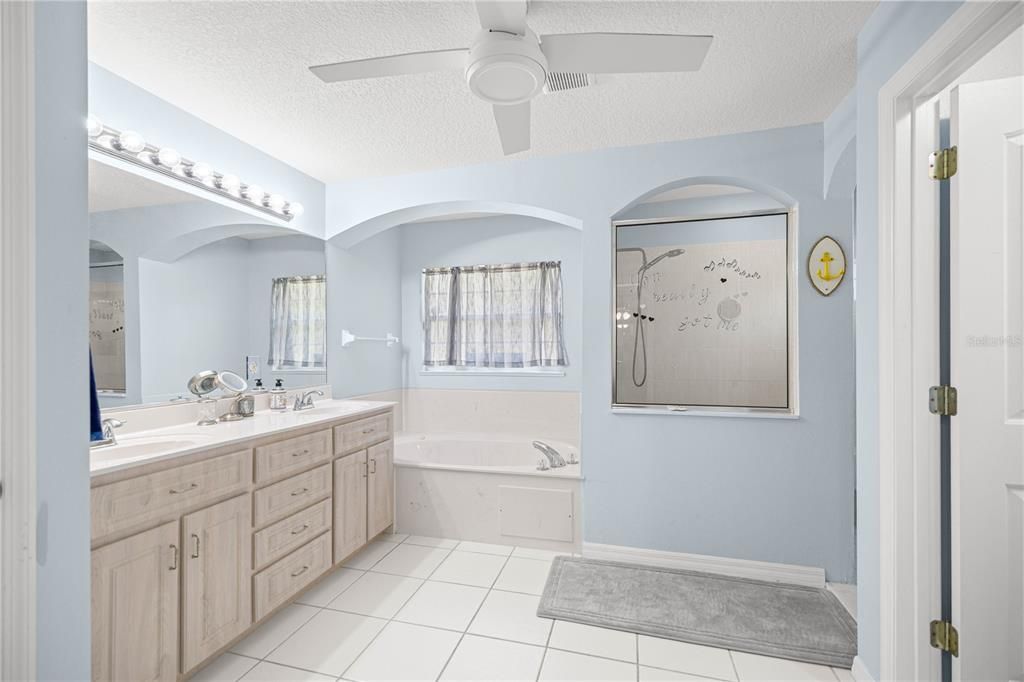 Active With Contract: $324,900 (3 beds, 2 baths, 1635 Square Feet)