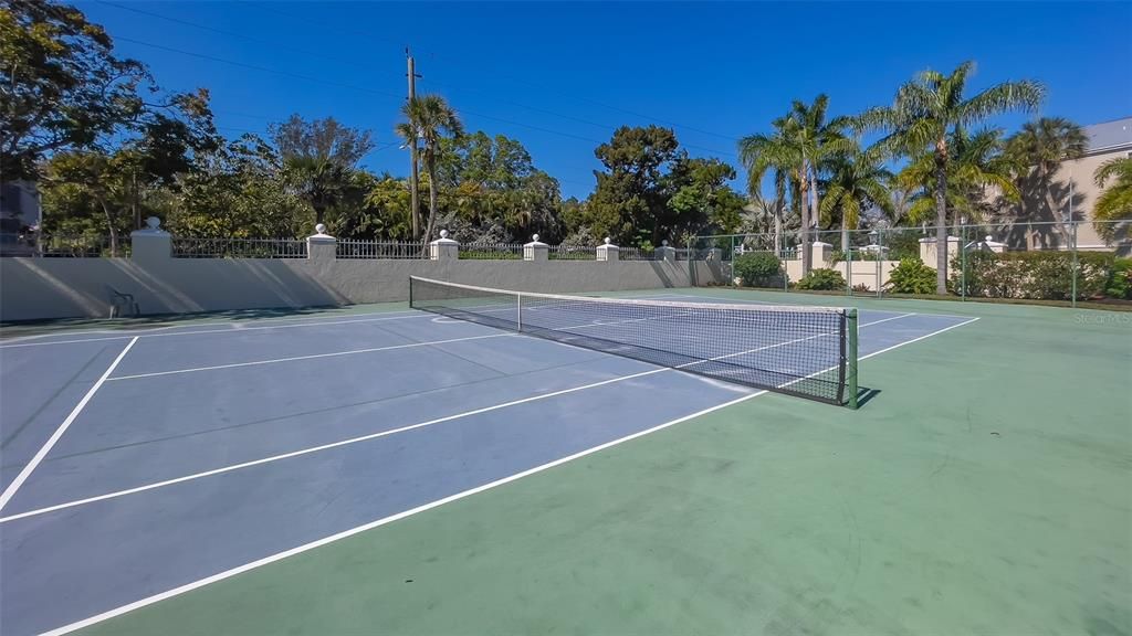 Под контрактом: $2,300,000 (3 спален, 3 ванн, 2884 Квадратных фут)