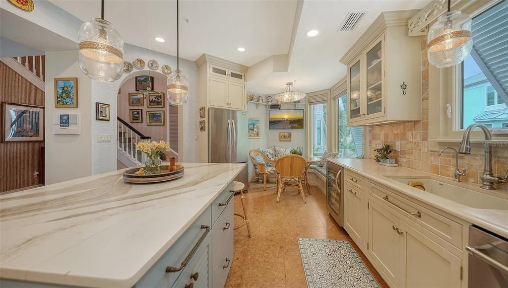 Под контрактом: $2,300,000 (3 спален, 3 ванн, 2884 Квадратных фут)