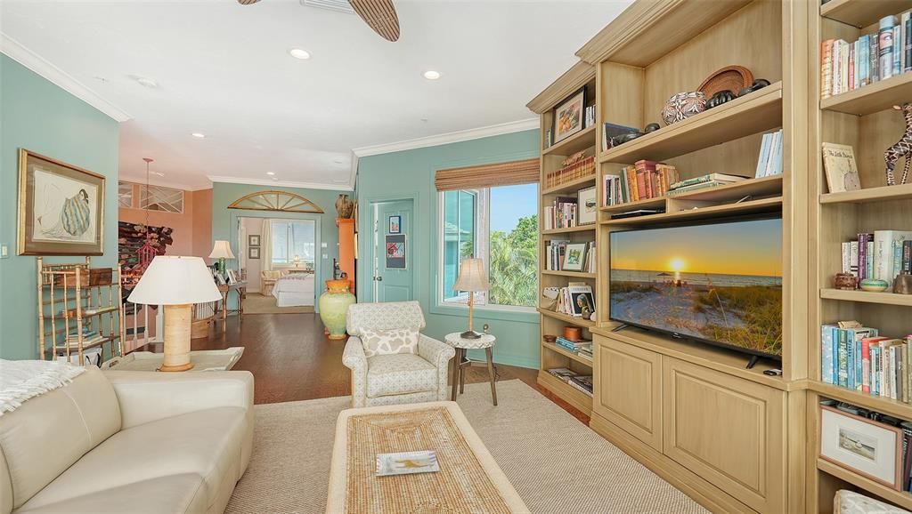 Под контрактом: $2,300,000 (3 спален, 3 ванн, 2884 Квадратных фут)