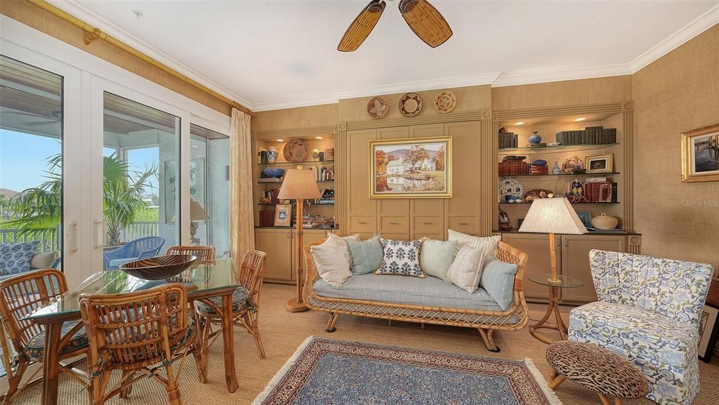 Под контрактом: $2,300,000 (3 спален, 3 ванн, 2884 Квадратных фут)