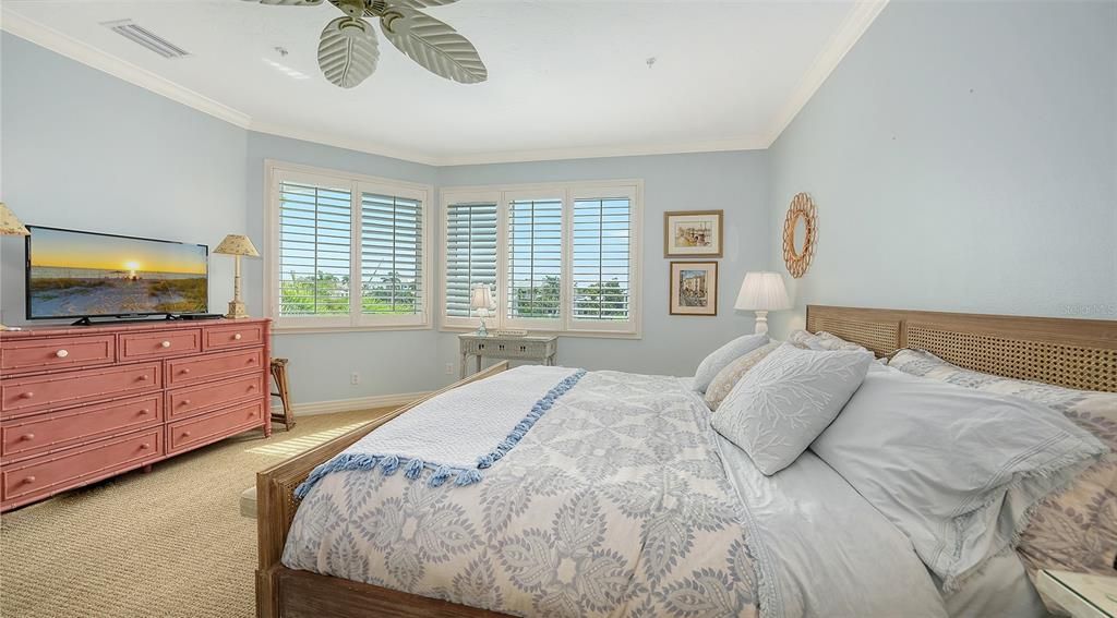 Под контрактом: $2,300,000 (3 спален, 3 ванн, 2884 Квадратных фут)