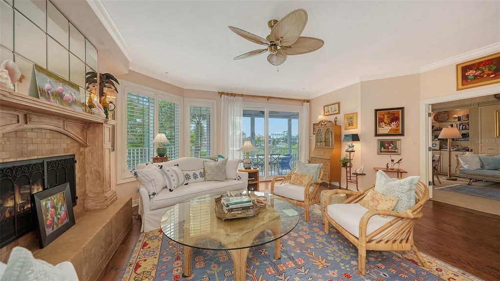 Под контрактом: $2,300,000 (3 спален, 3 ванн, 2884 Квадратных фут)