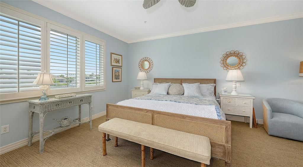 Под контрактом: $2,300,000 (3 спален, 3 ванн, 2884 Квадратных фут)