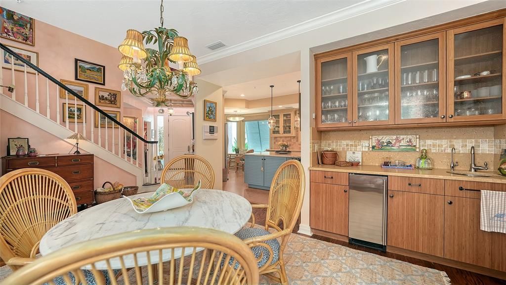 Под контрактом: $2,300,000 (3 спален, 3 ванн, 2884 Квадратных фут)