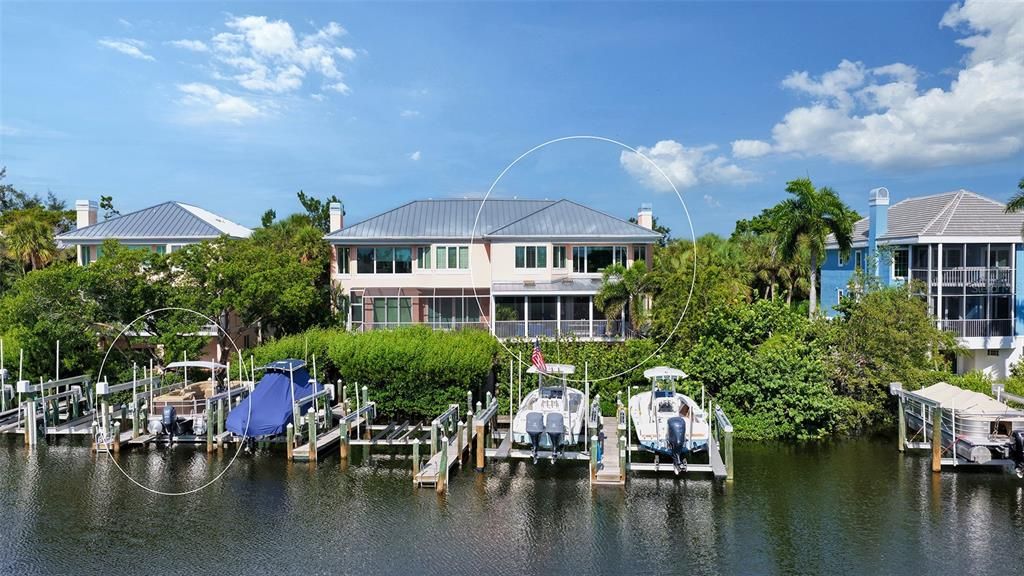 Под контрактом: $2,300,000 (3 спален, 3 ванн, 2884 Квадратных фут)