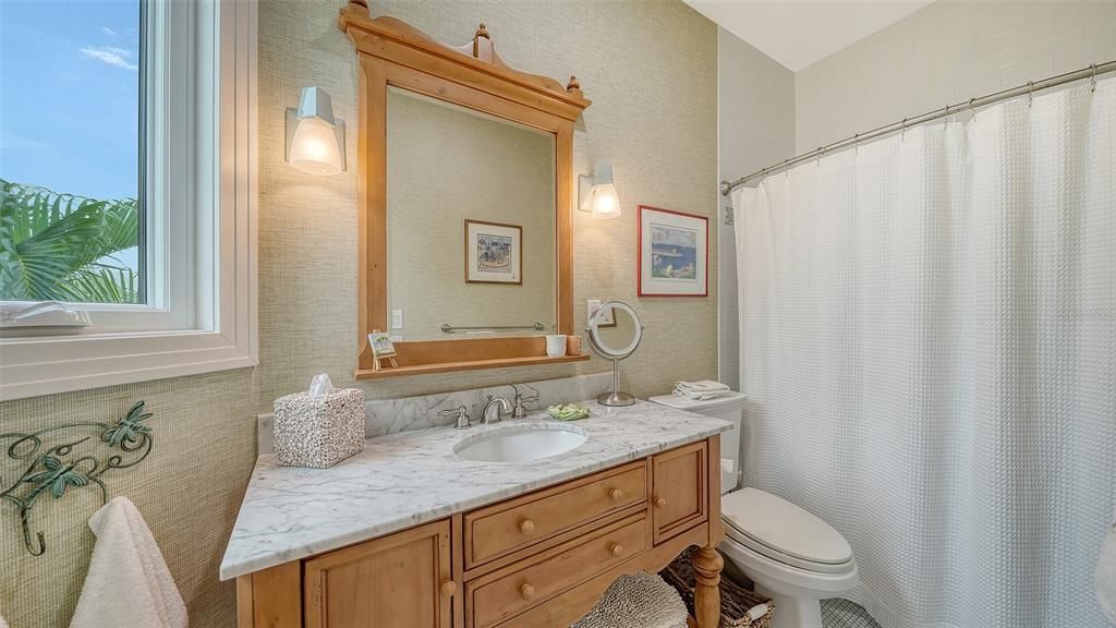 Под контрактом: $2,300,000 (3 спален, 3 ванн, 2884 Квадратных фут)