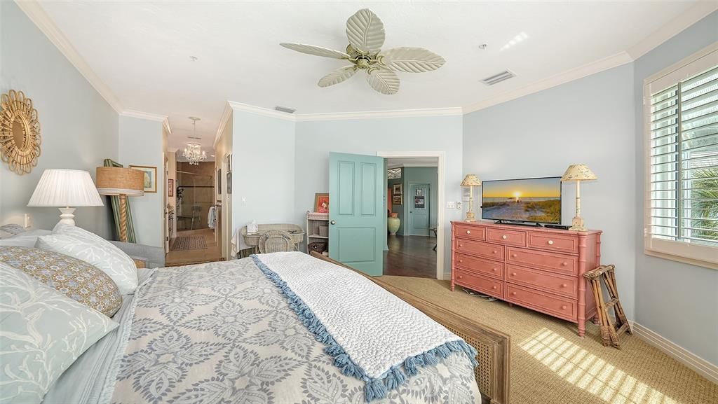 Под контрактом: $2,300,000 (3 спален, 3 ванн, 2884 Квадратных фут)