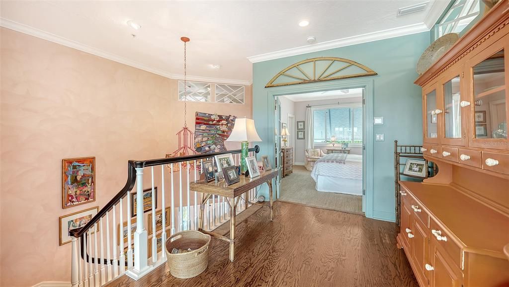 Под контрактом: $2,300,000 (3 спален, 3 ванн, 2884 Квадратных фут)